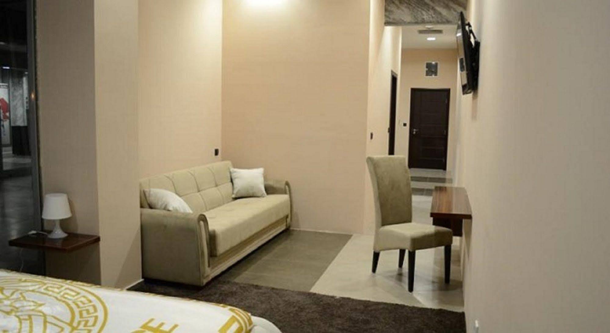 Hotel Metropolitan By Belgrade Arena エクステリア 写真